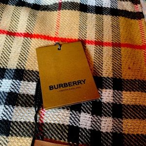 Burberry scarf brand new,